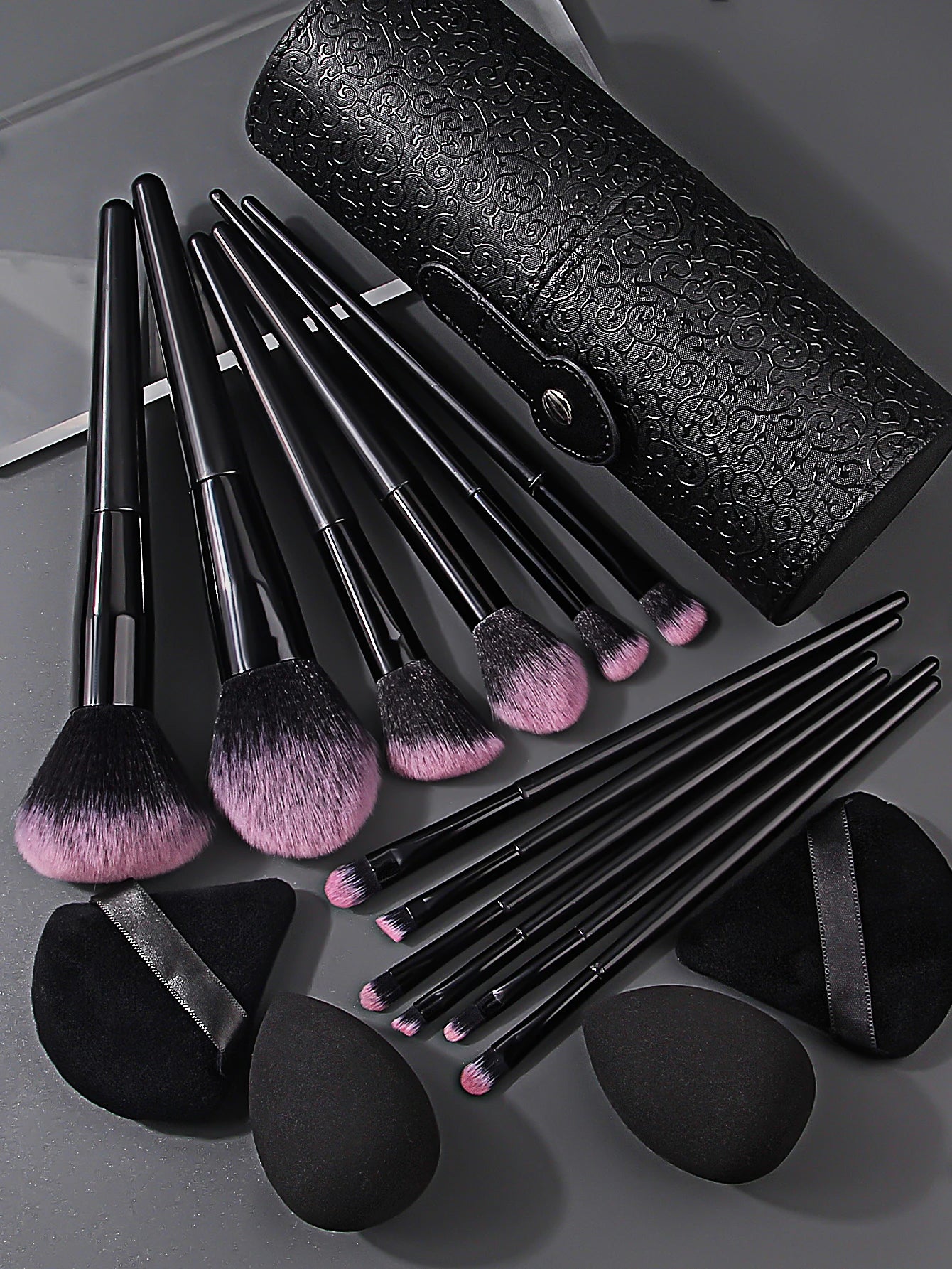 17 Makeup Tools Set 12 Face Makeup Brush Set with Makeup Egg Triangle Powder Puff Makeup Brush Storage Bucket Makeup Tools